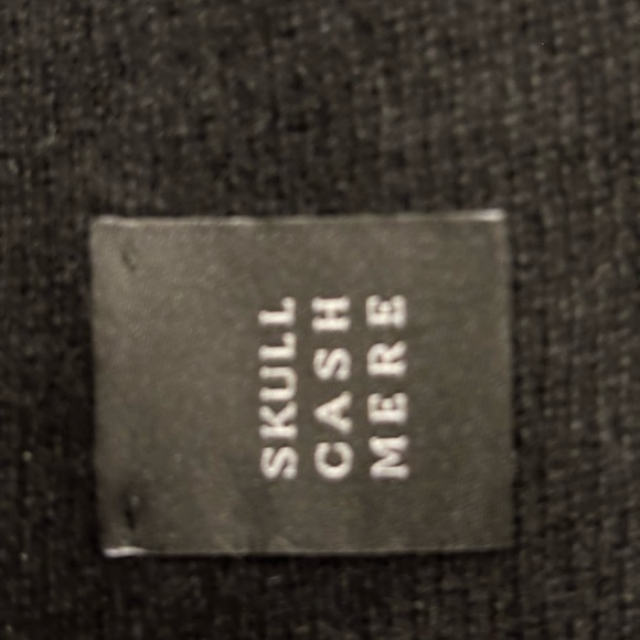 Skull Cashmere Black Knit Hat
NEW NO TAG Unisex - Picture 3 of 4